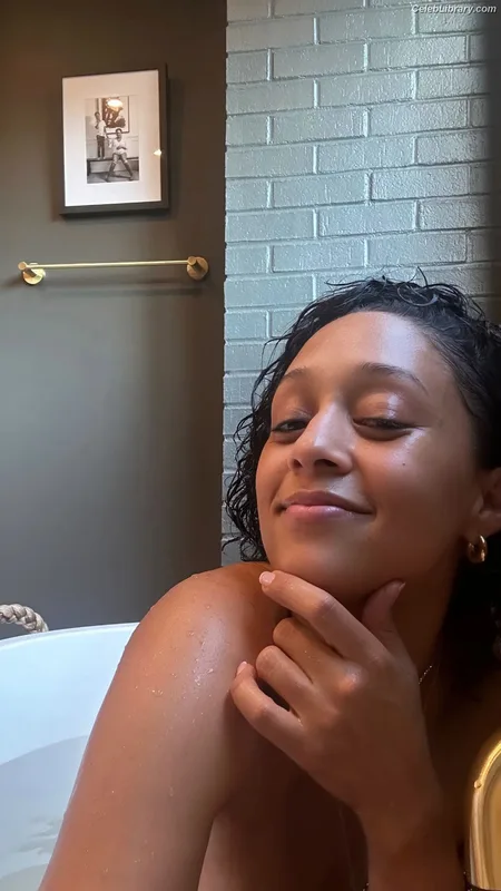 Tia Mowry photo 16 of 185