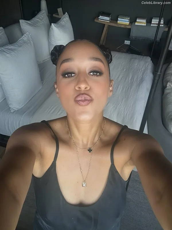 Tia Mowry photo 2 of 185