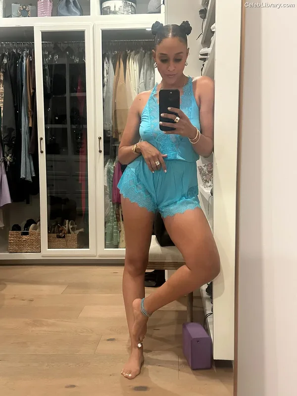 Tia Mowry photo 3 of 185