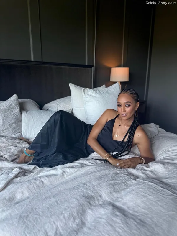 Tia Mowry photo 8 of 185