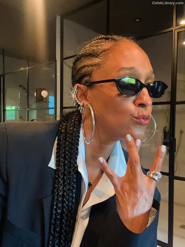 Tia Mowry photo 9 of 185