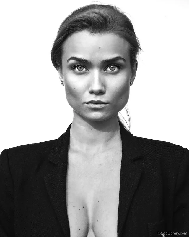 Tiana Upcheva photo 18 of 57