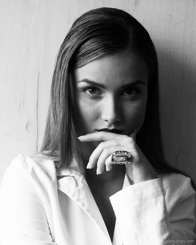 Tiana Upcheva photo 3 of 57