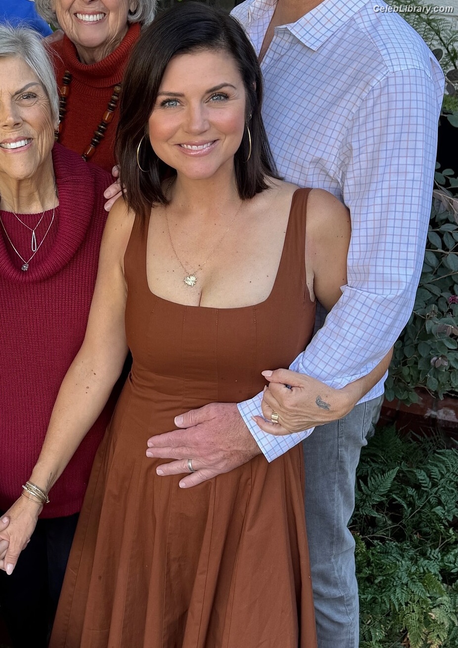 Tiffani Amber Thiessen photo 8 of 307