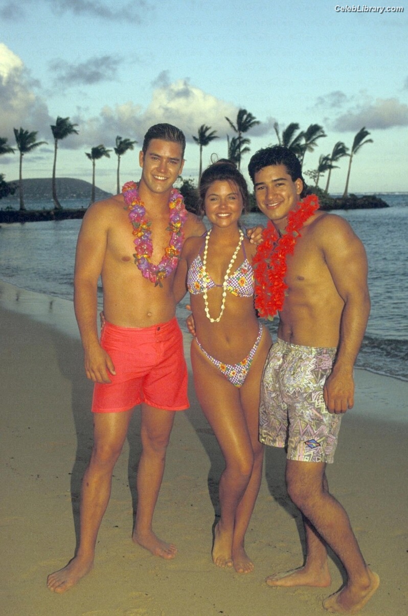 Tiffani Amber Thiessen photo 18 of 307