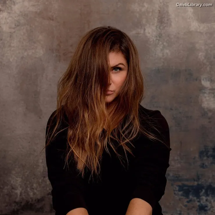 Tiffani Thiessen photo 11 of 311