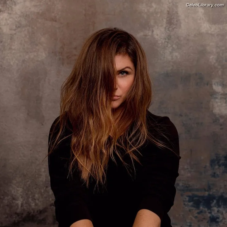Tiffani Thiessen photo 11 of 310