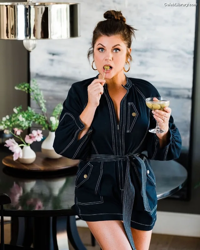 Tiffani Thiessen photo 12 of 310