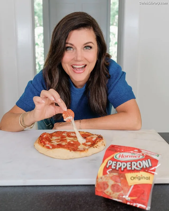 Tiffani Thiessen photo 3 of 310