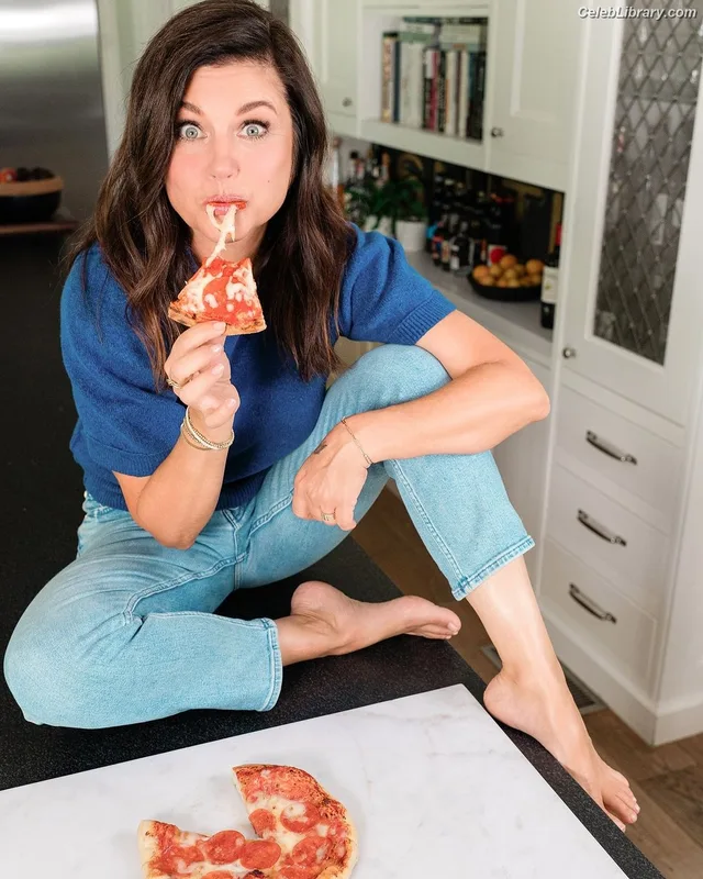 Tiffani Thiessen photo 4 of 310