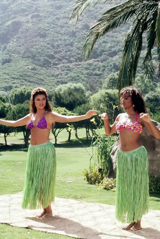 Tiffani Thiessen photo 10 of 310