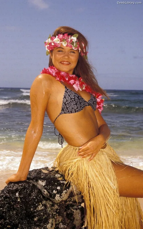Tiffani Thiessen photo 16 of 310