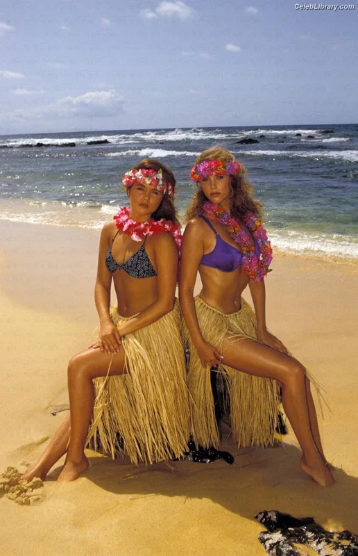 Tiffani Thiessen photo 17 of 310