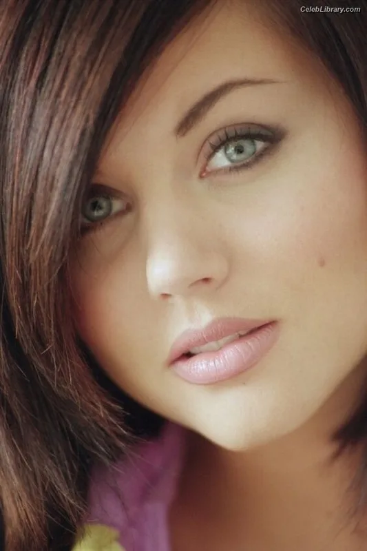 Tiffani Thiessen photo 3 of 310