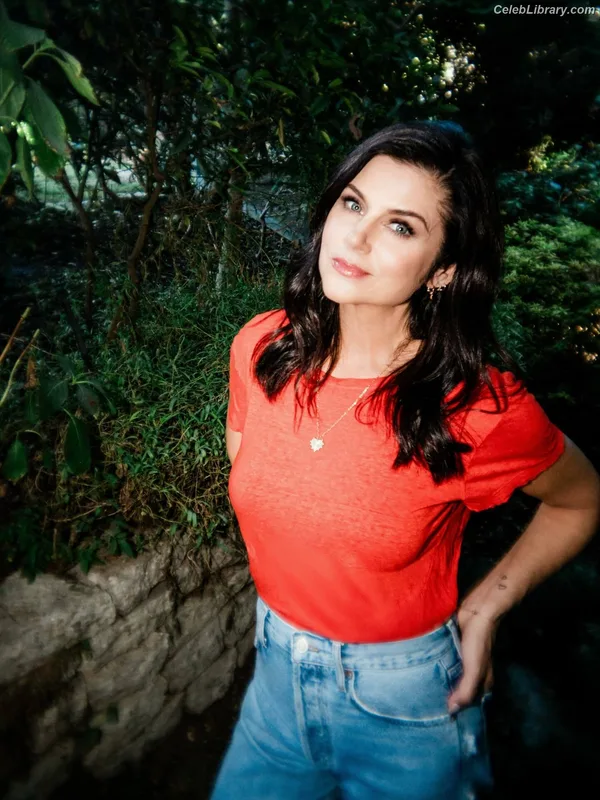 Tiffani Thiessen photo 11 of 310