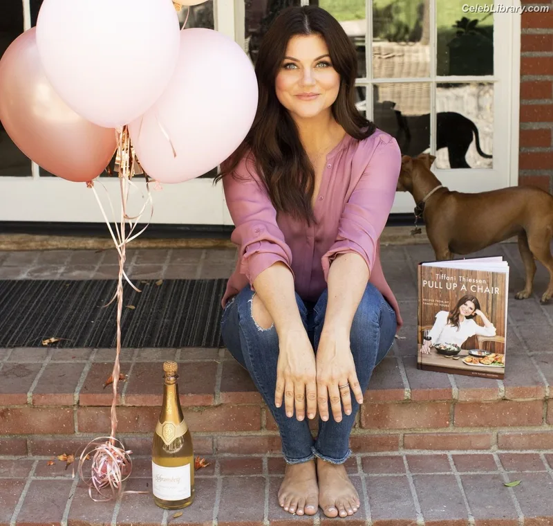 Tiffani Thiessen photo 10 of 310