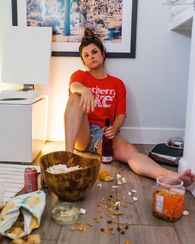 Tiffani Thiessen photo 13 of 310