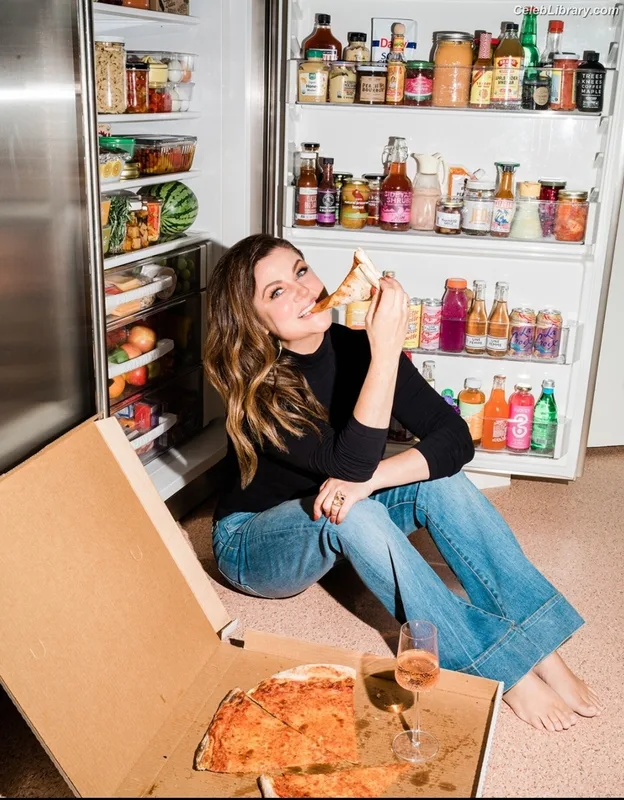 Tiffani Thiessen photo 18 of 310