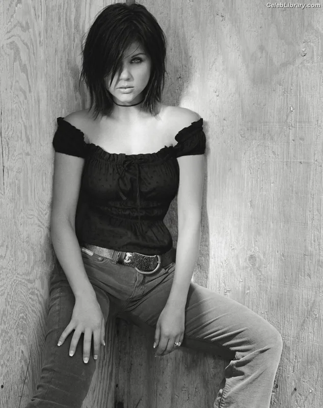 Tiffani Thiessen photo 10 of 310