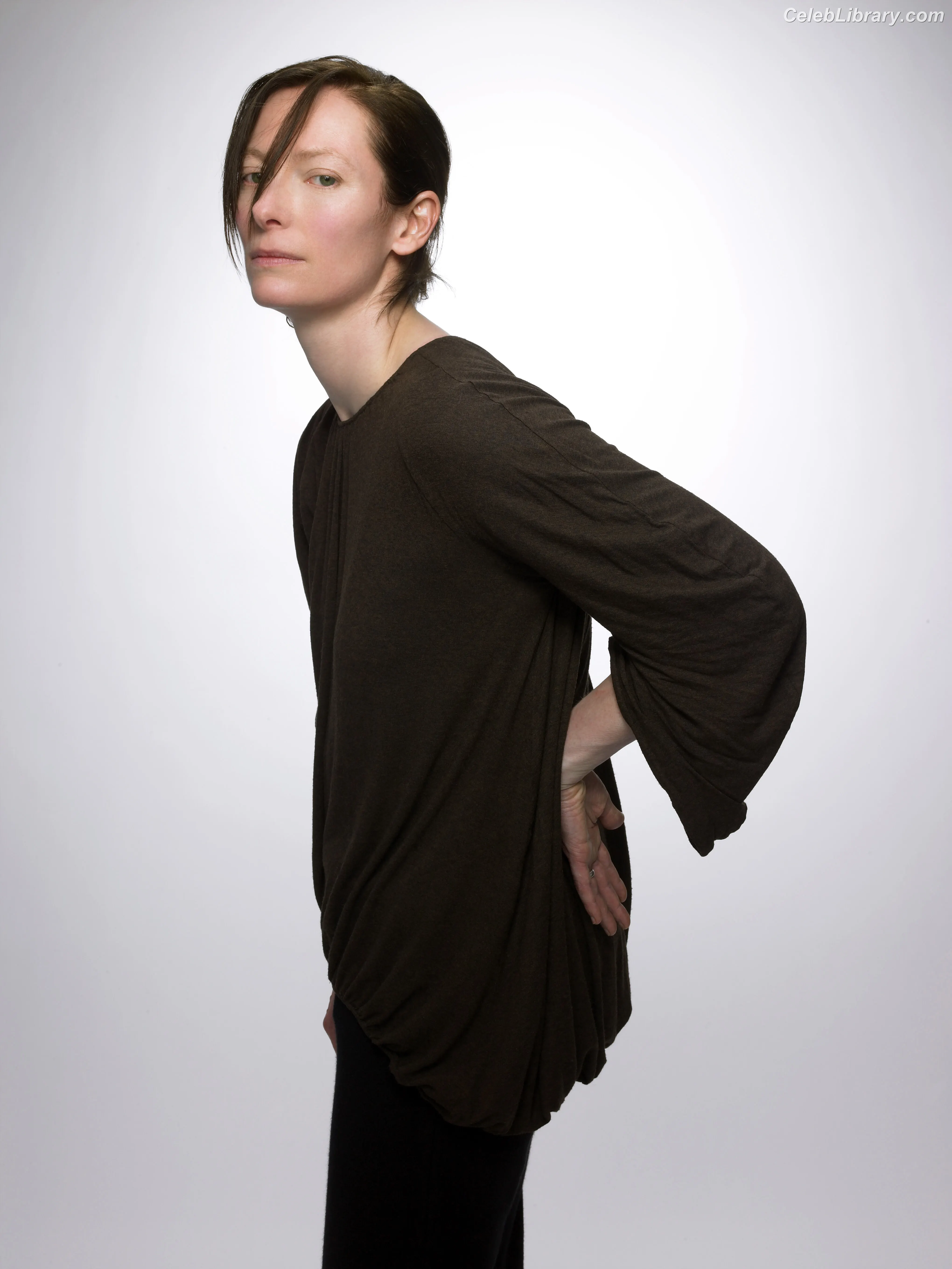 Tilda Swinton photo 3 of 17