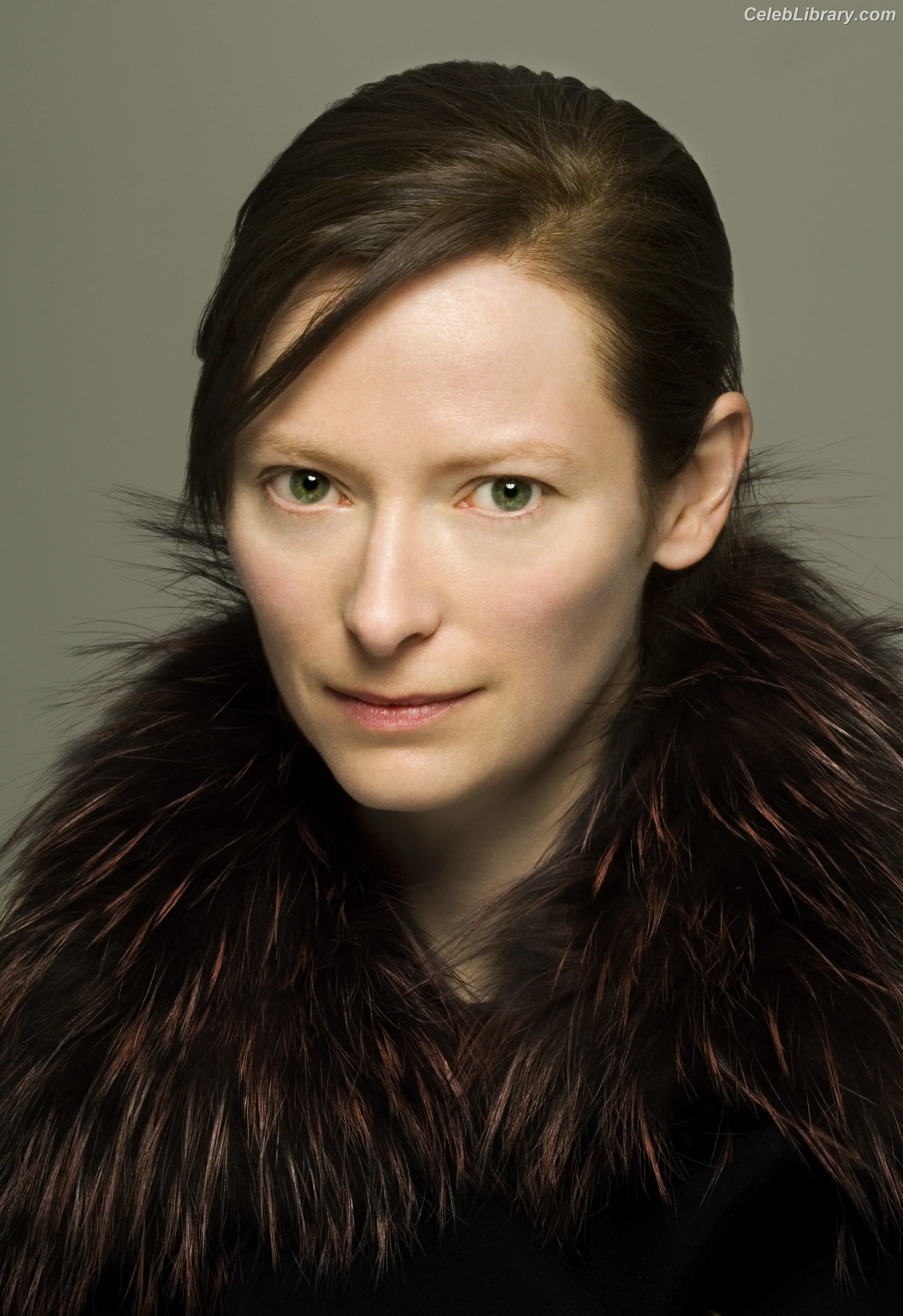 Tilda Swinton photo 5 of 17