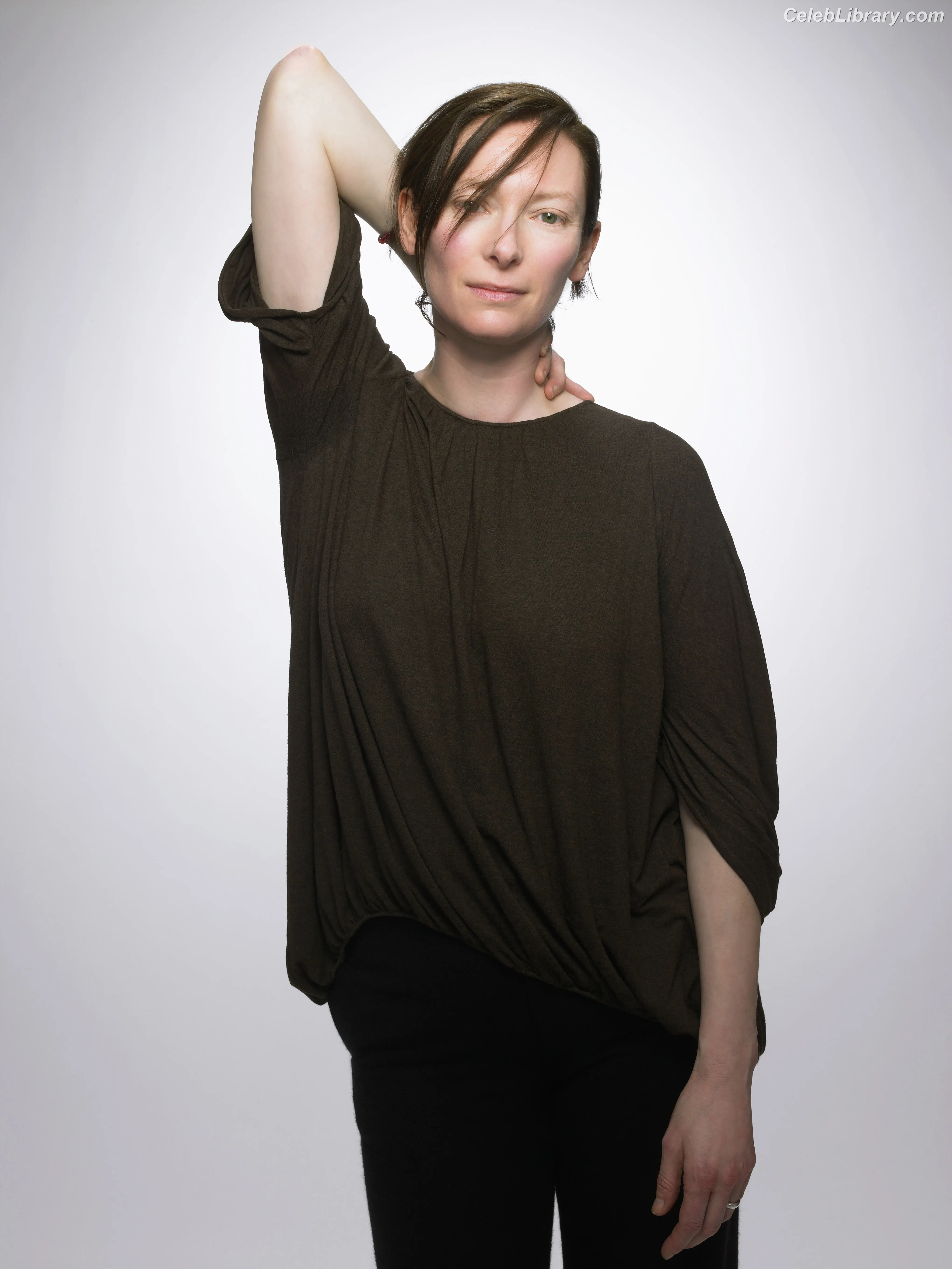 Tilda Swinton photo 9 of 17