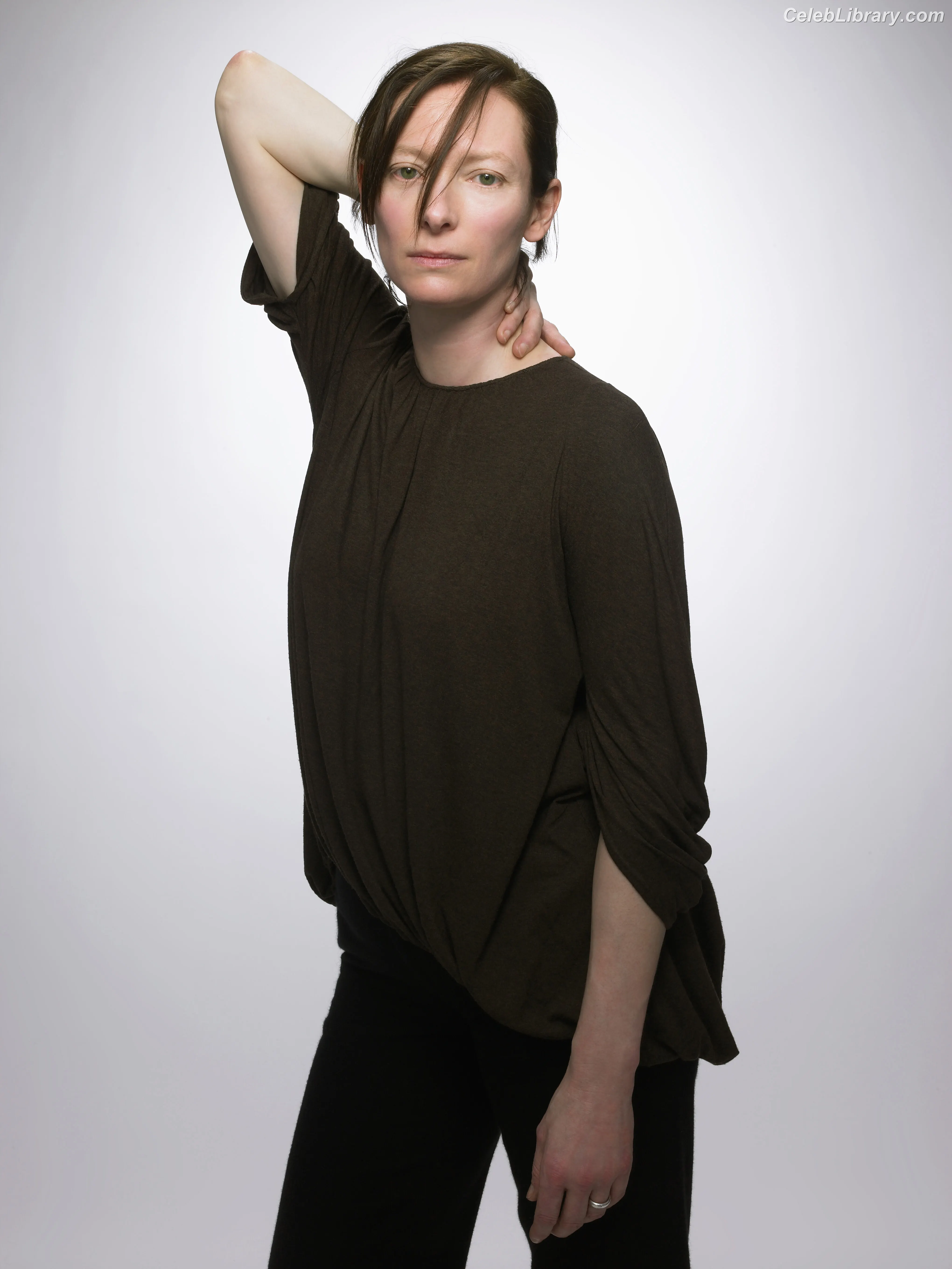 Tilda Swinton photo 11 of 17