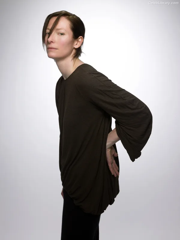 Tilda Swinton photo 3 of 18