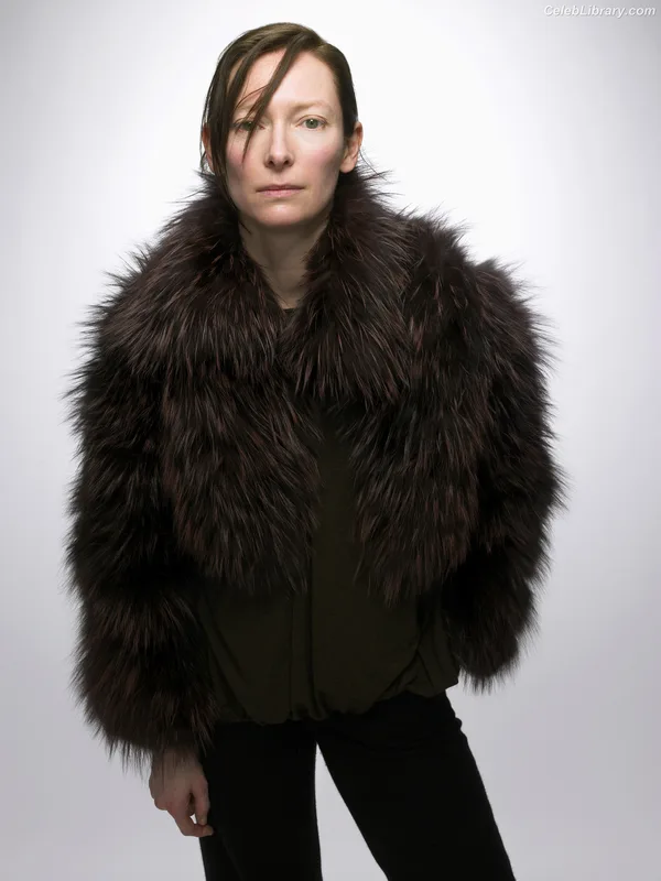 Tilda Swinton photo 4 of 18