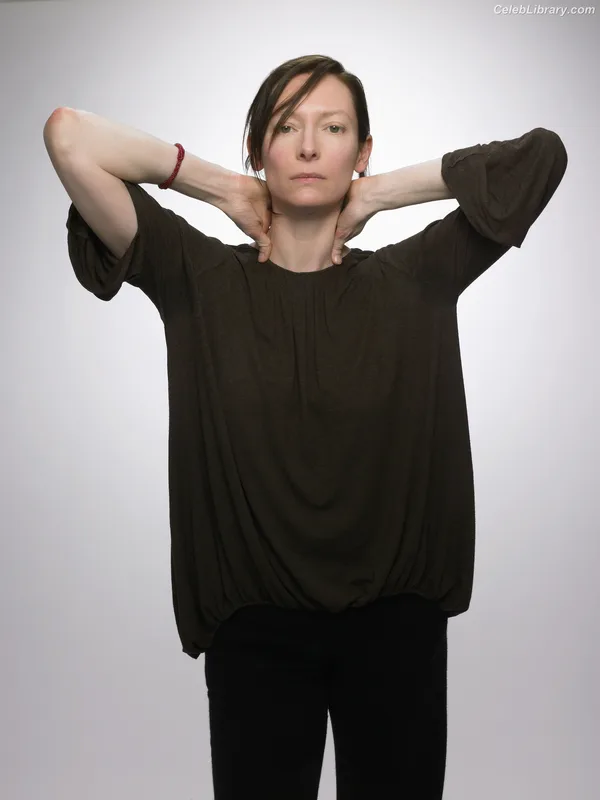 Tilda Swinton photo 7 of 18