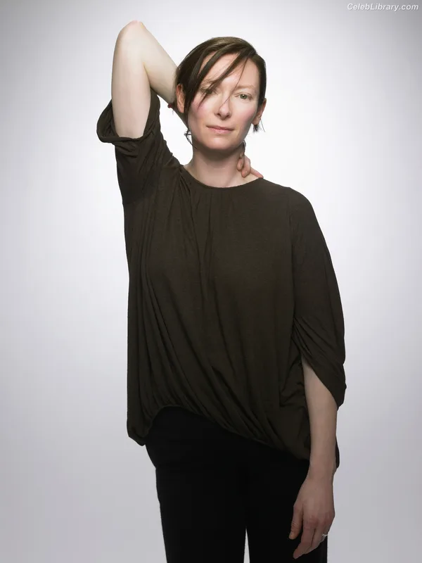 Tilda Swinton photo 9 of 18