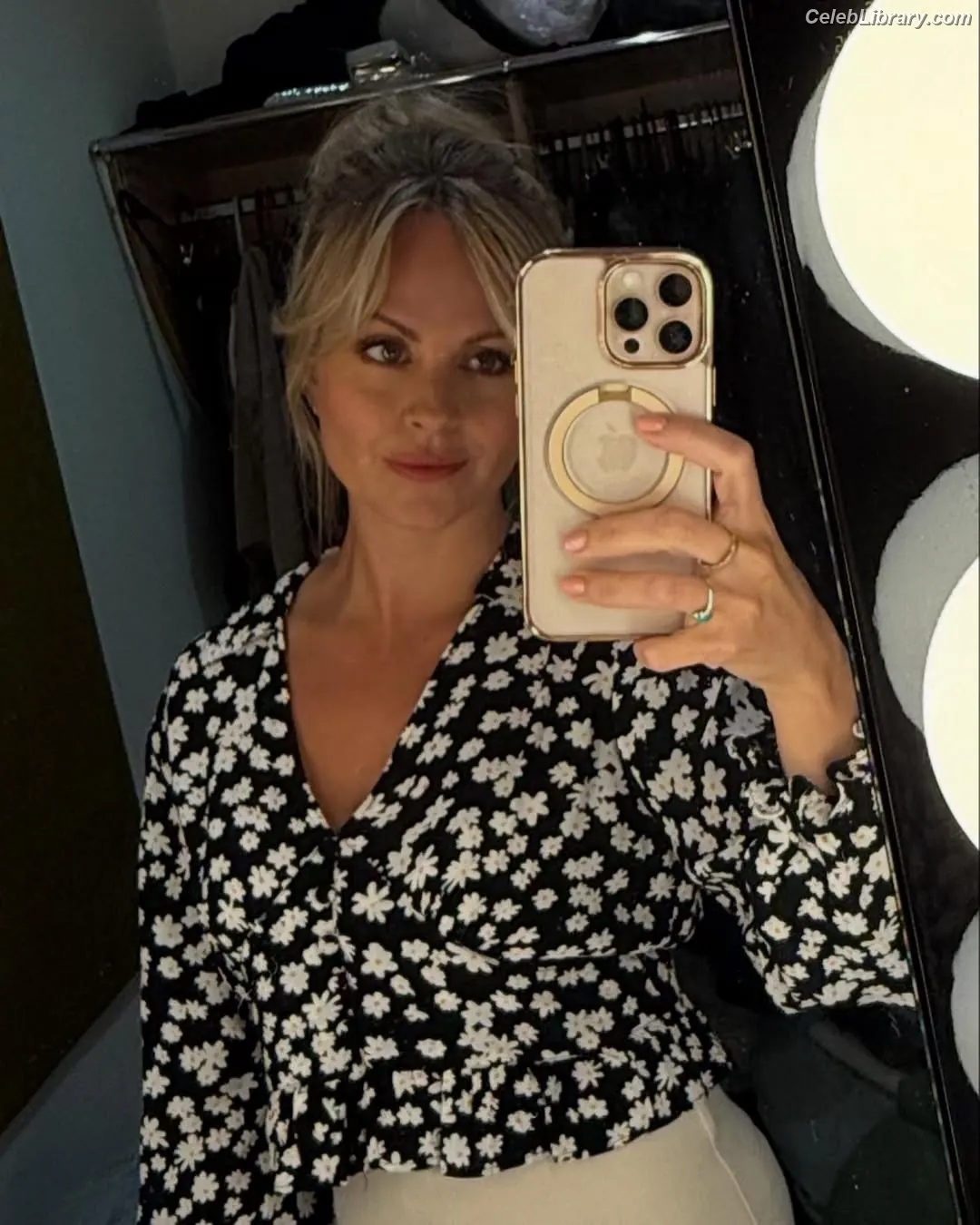 Tina O'Brien photo 13 of 297