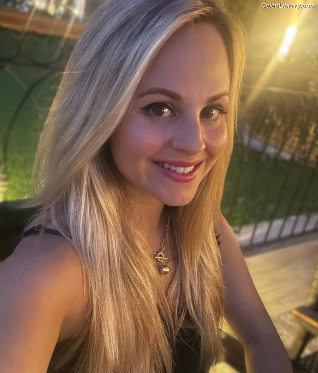 Tina O'Brien photo 9 of 298
