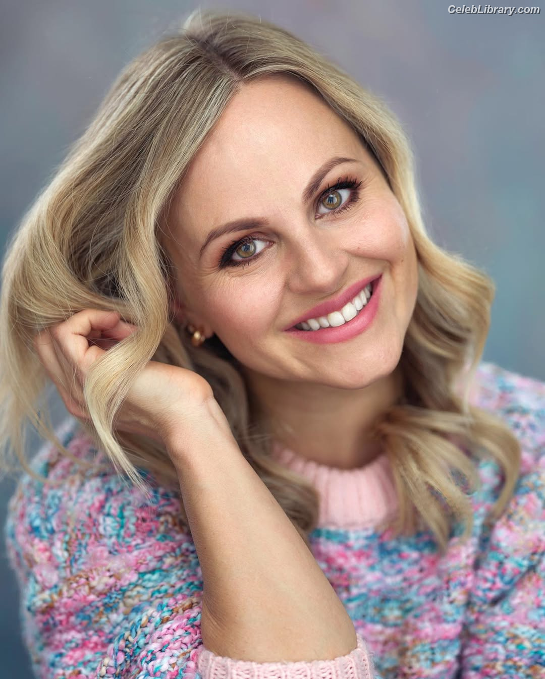 Tina O'Brien photo 13 of 298