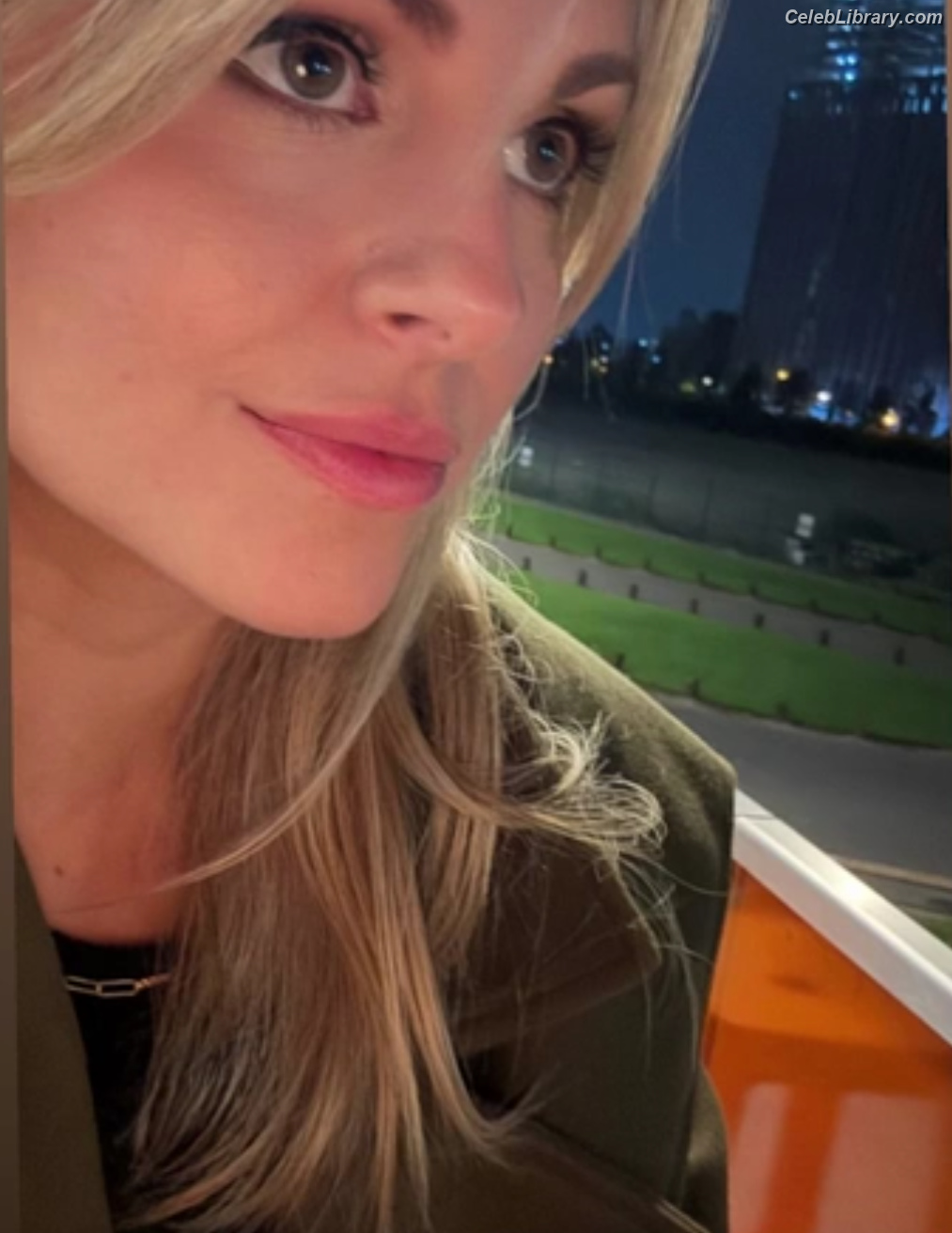 Tina O'Brien photo 13 of 298