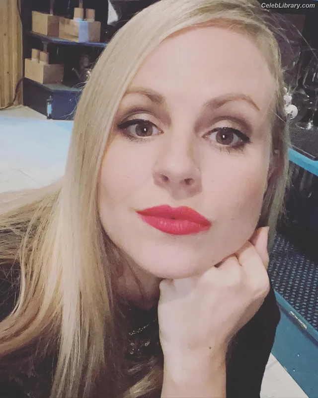 Tina O'Brien photo 6 of 298