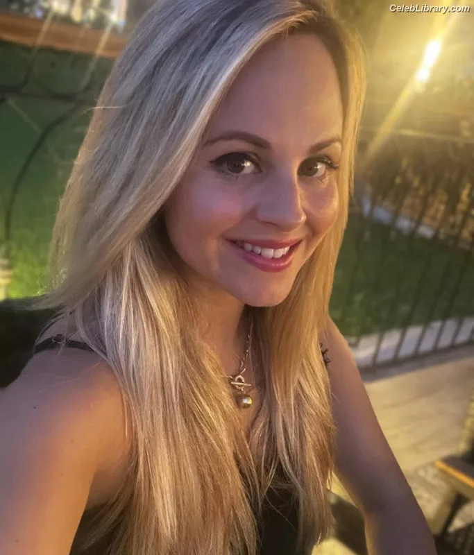 Tina O'Brien photo 9 of 298