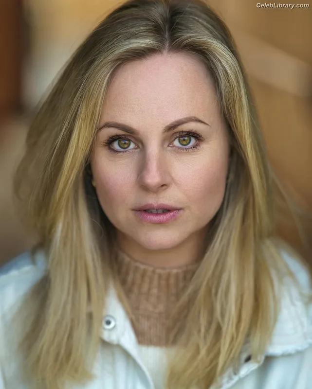 Tina O'Brien photo 11 of 298
