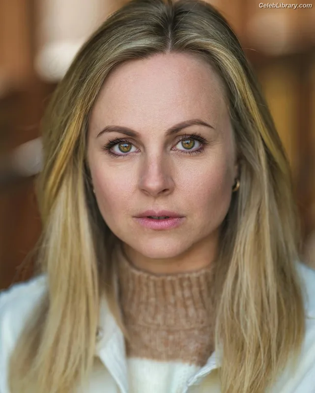 Tina O'Brien photo 12 of 298
