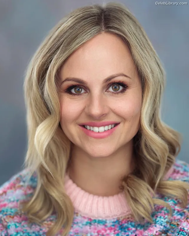 Tina O'Brien photo 14 of 298