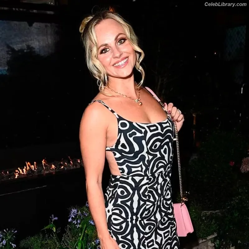 Tina O'Brien photo 16 of 298