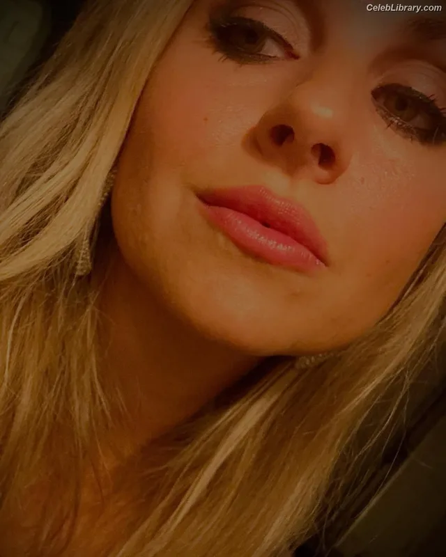 Tina O'Brien photo 19 of 298