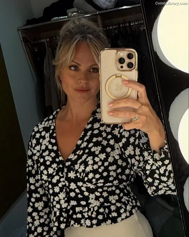 Tina O'Brien photo 13 of 298