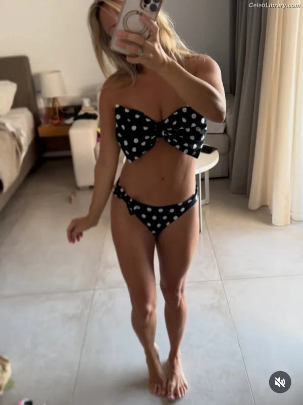 Tina O'Brien photo 16 of 298