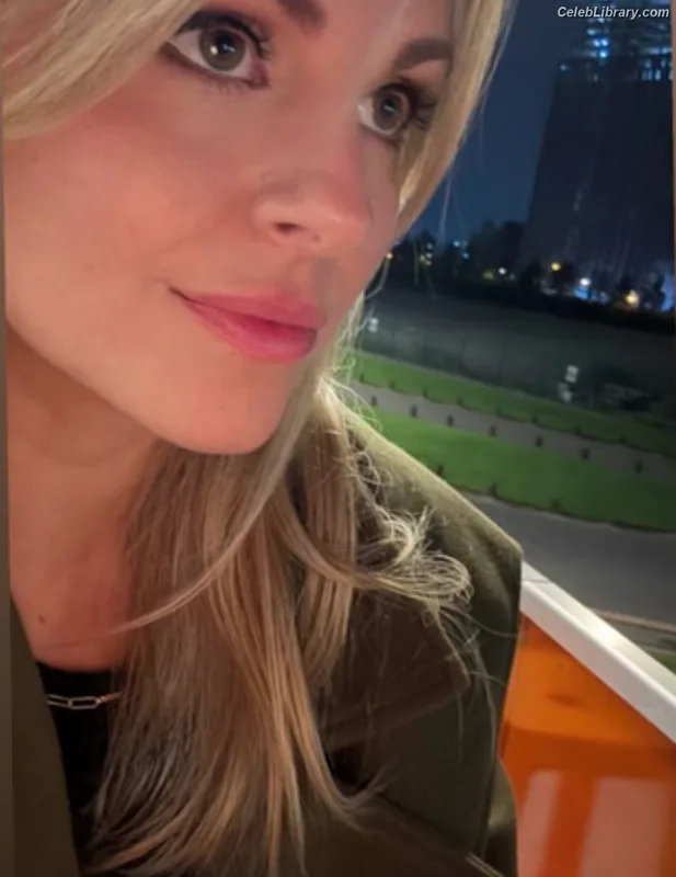 Tina O'Brien photo 13 of 298