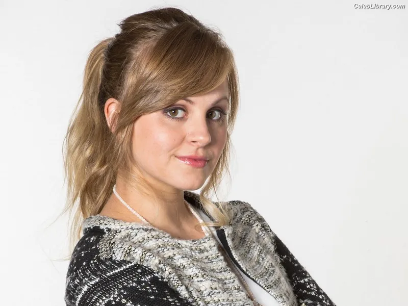 Tina O'Brien photo 18 of 298