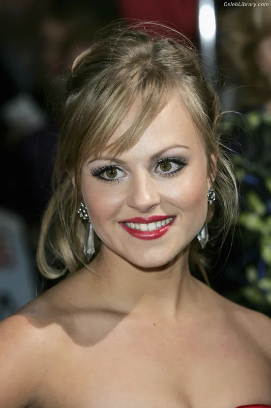 Tina O'Brien photo 19 of 298