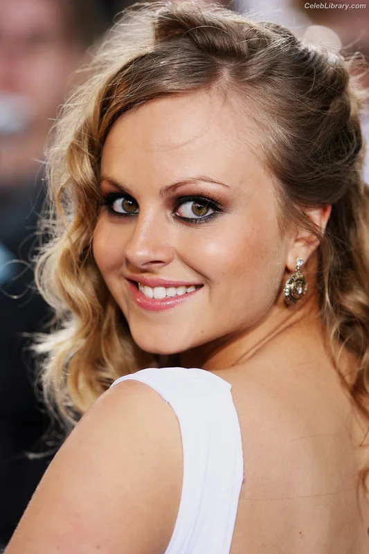 Tina O'Brien photo 7 of 298