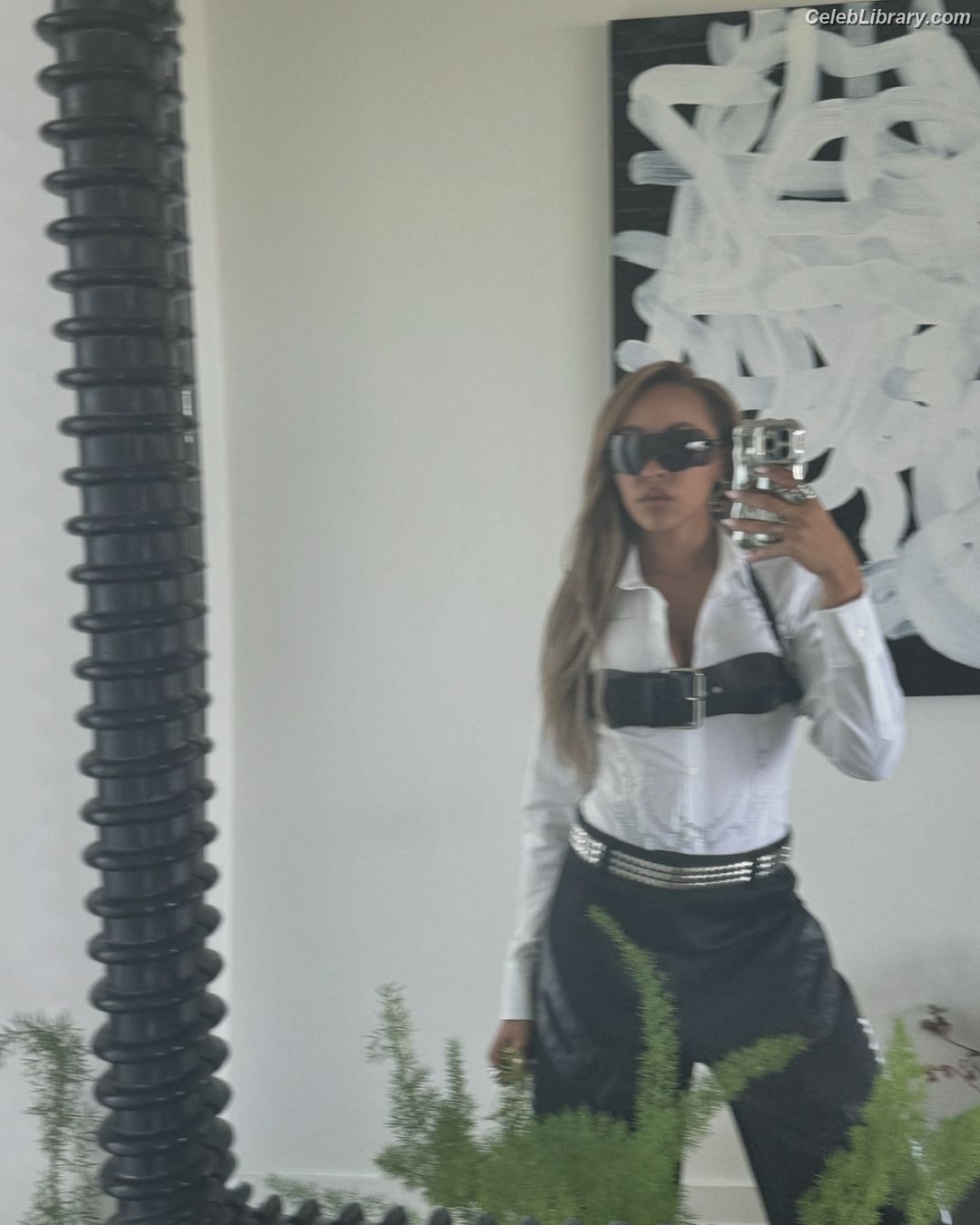 Tinashe photo 10 of 595