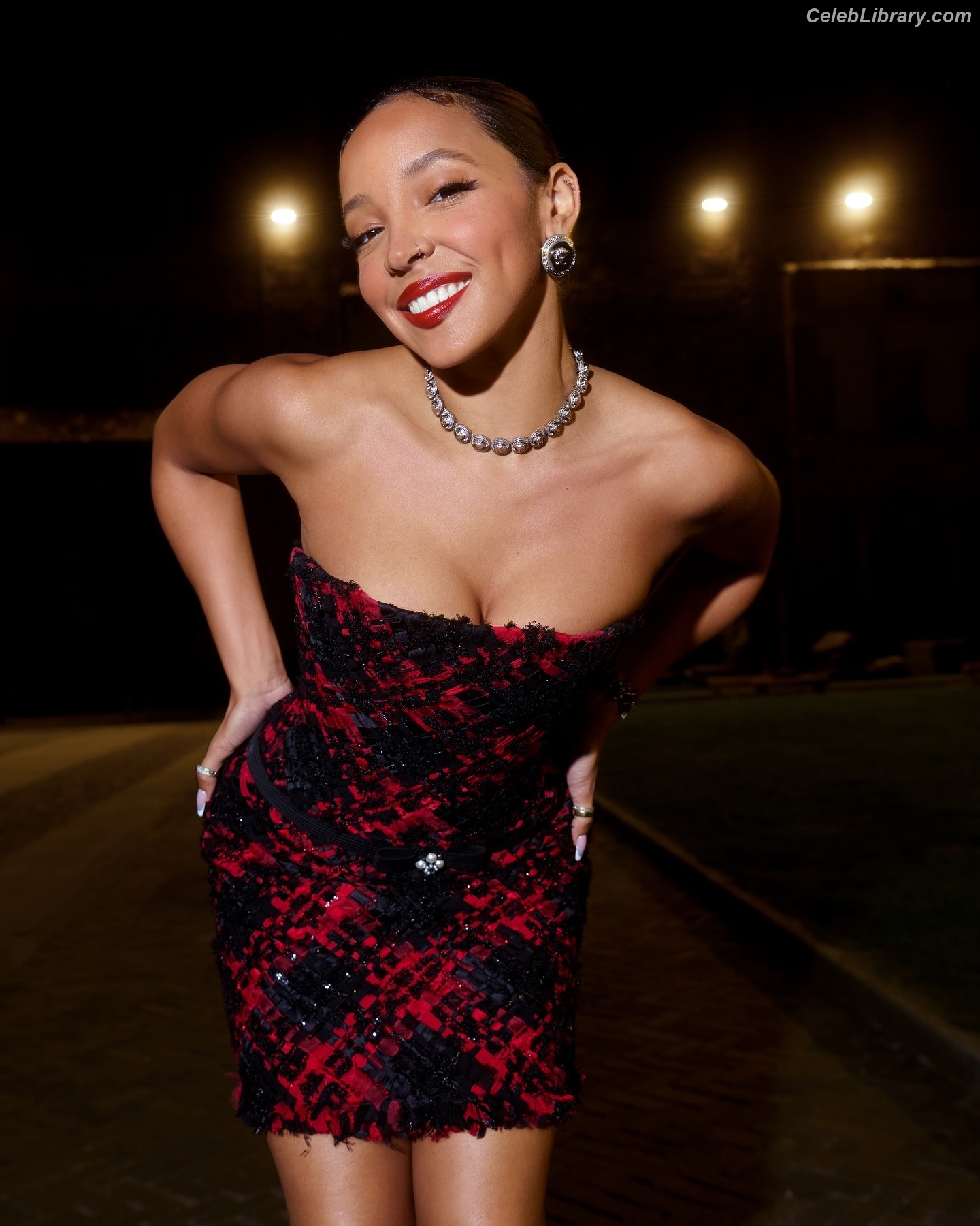Tinashe photo 12 of 595